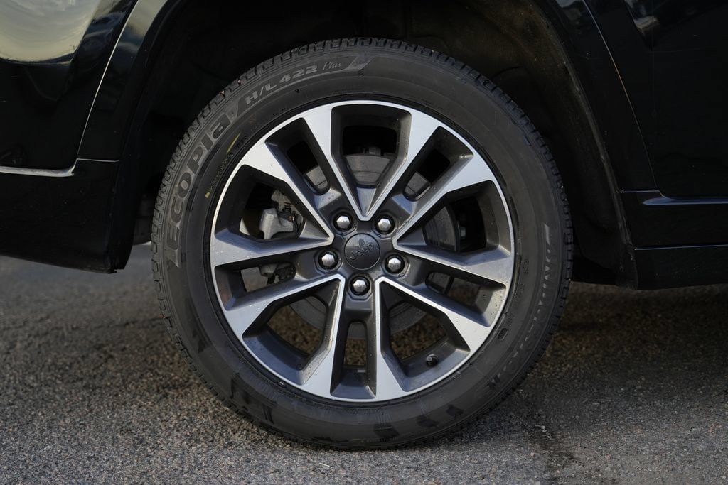 Used 2023 Jeep Grand Cherokee Overland w/ Advanced Protech Group III AWD/4WD image 13