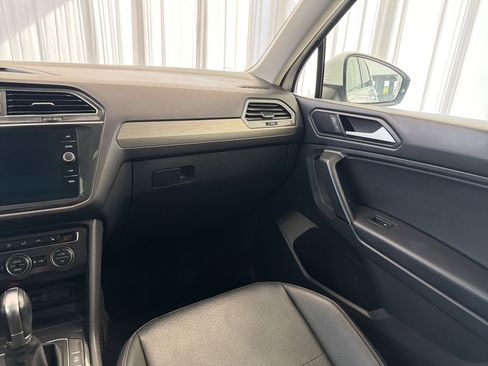 Used 2019 Volkswagen Tiguan SE w/ Panoramic Sunroof Package image 27