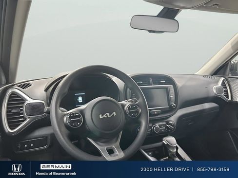 Used 2025 Kia Soul LX w/ LX Technology Package FWD image 9