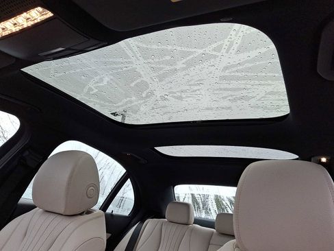 Used 2019 Mercedes-Benz E 300 4MATIC image 11