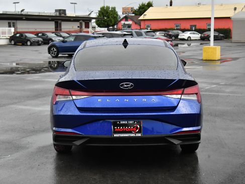 Used 2023 Hyundai Elantra SE image 7