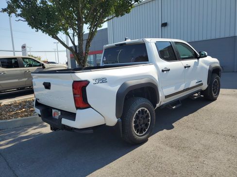Certified 2026 Toyota Tacoma TRD Off-Road AWD/4WD image 4