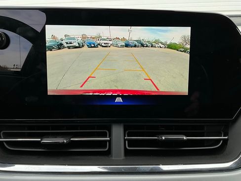 Used 2025 Chevrolet Trax LT image 30