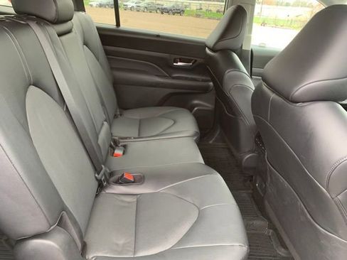 Used 2025 Toyota Grand Highlander XLE image 28