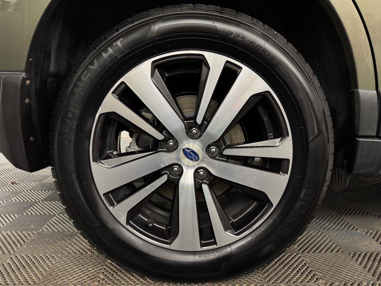 Used 2018 Subaru Outback 3.6R Limited AWD/4WD image 25