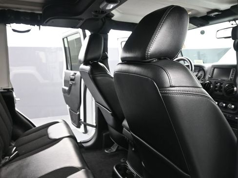 Used 2017 Jeep Wrangler Unlimited Sahara image 11