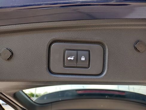 Used 2025 Nissan Pathfinder SV FWD image 18