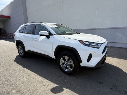 Certified 2025 Toyota RAV4 XLE image 25