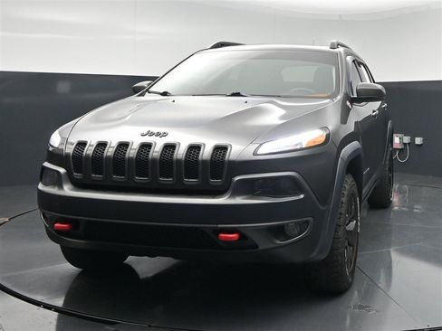 Used 2015 Jeep Cherokee Trailhawk w/ Comfort/Convenience Group AWD/4WD image 2