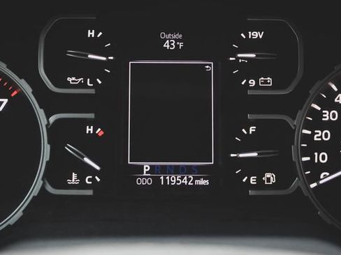 Used 2019 Toyota Tundra SR5 w/ SR5 Upgrade Package image 5