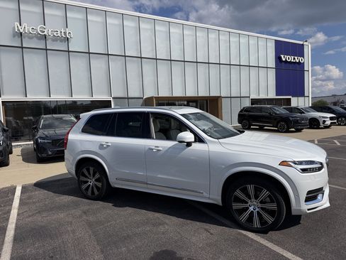 Used 2023 Volvo XC90 T8 Plus w/ Protection Package Premier AWD/4WD image 3