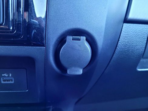 Used 2021 Nissan Titan PRO-4X w/ Pro-4x Convenience Package AWD/4WD image 19