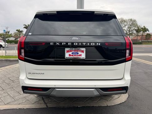 Used 2025 Ford Expedition Platinum w/ Platinum Ultimate Package AWD/4WD image 13