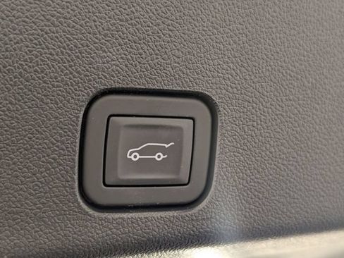 Used 2025 Chevrolet Traverse LT w/ Driver Confidence Package FWD image 29