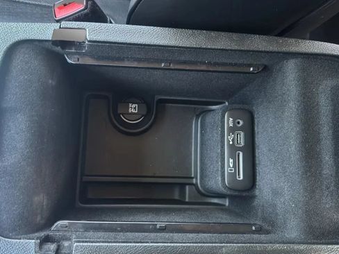 Used 2016 Chrysler 300 C RWD image 15