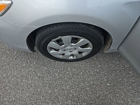 Used 2011 Toyota Camry LE image 14