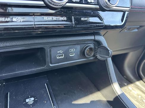 Used 2025 Honda Pilot Black Edition image 24
