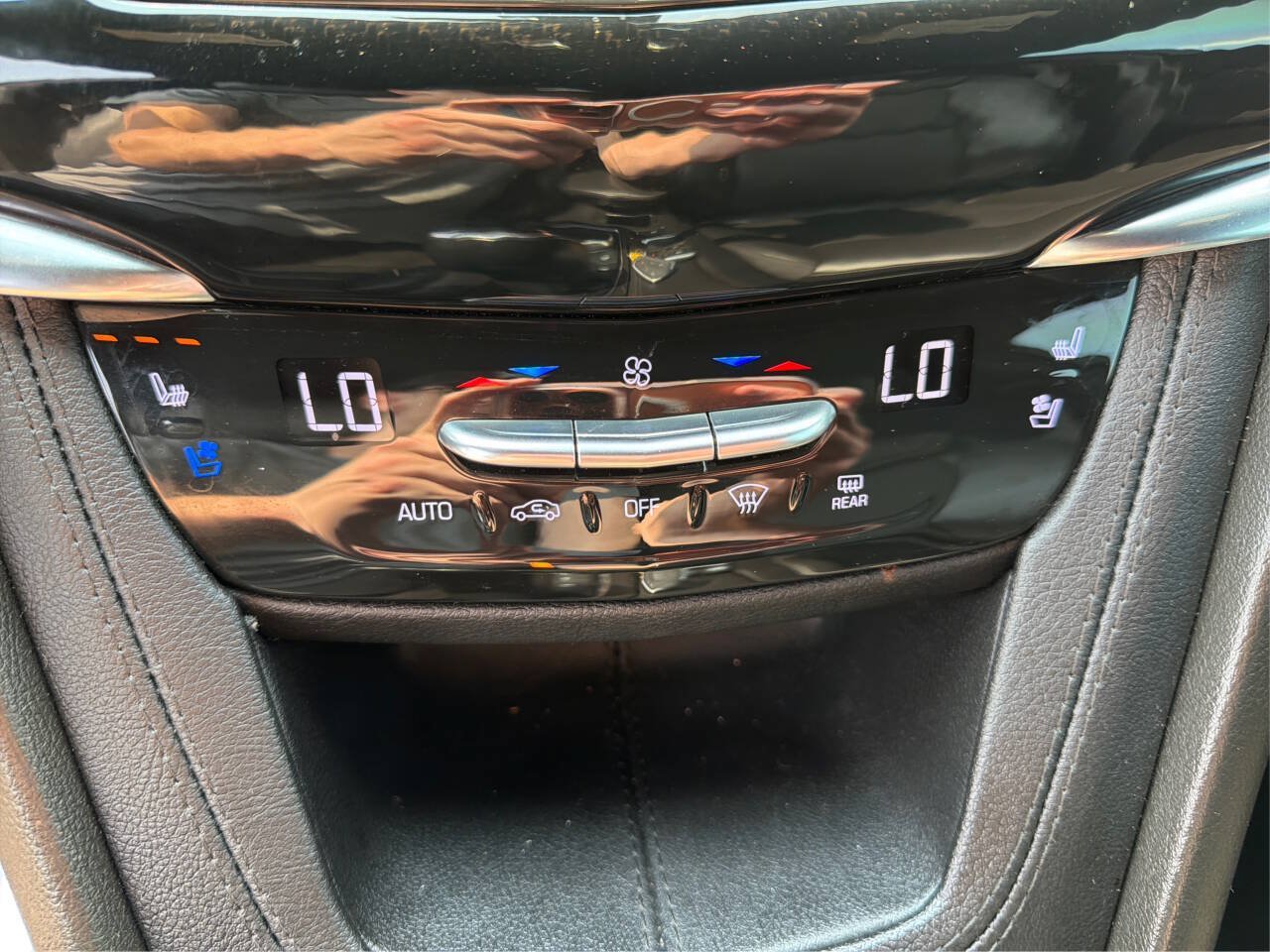 Used 2023 Cadillac XT6 Sport w/ Technology Package AWD/4WD image 28