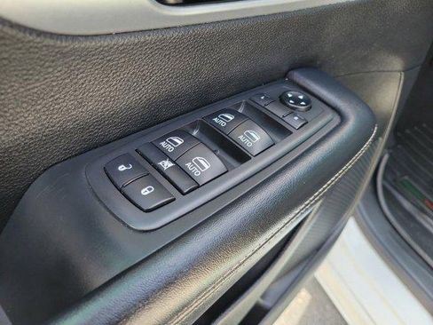 Used 2018 Chrysler Pacifica Touring-L Plus w/ S Appearance Package image 19