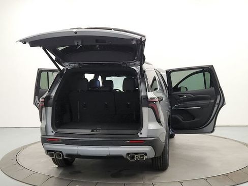 New 2026 Chevrolet Traverse LT image 14