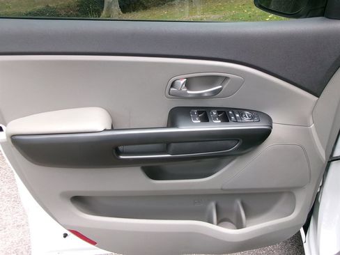 Used 2018 Kia Sedona L image 11