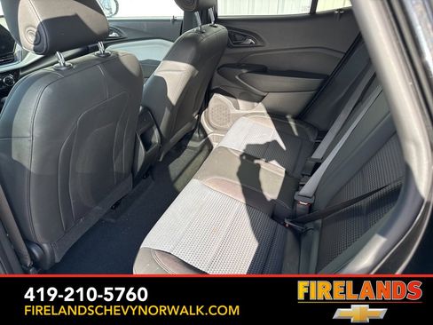 Used 2025 Chevrolet Trax LT w/ LT Convenience Package image 17