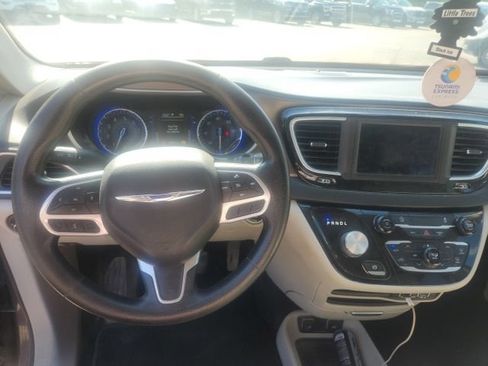 Used 2021 Chrysler Voyager Lxi FWD image 14