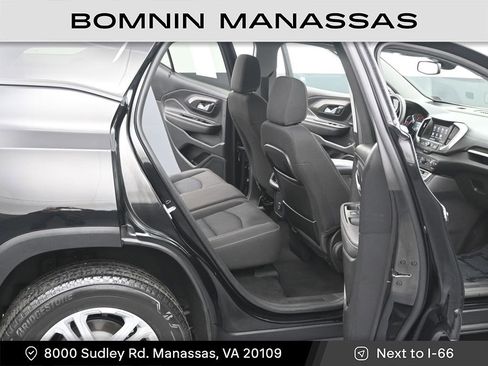 Used 2023 GMC Terrain SLE w/ Driver Convenience Package image 10