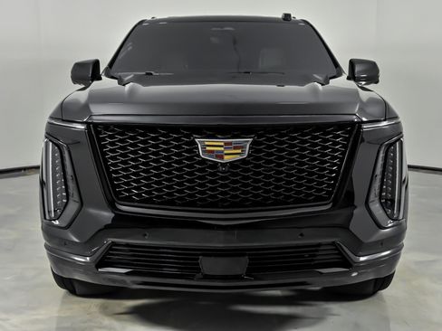 Used 2025 Cadillac Escalade Sport w/ Touring Package AWD/4WD image 5