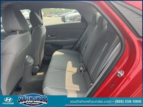 Certified 2022 Hyundai Elantra SEL w/ Convenience Package FWD image 13