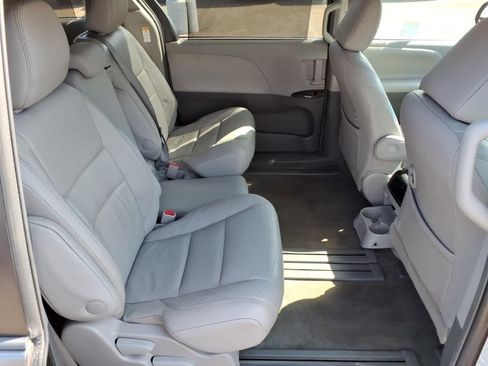 Used 2015 Toyota Sienna XLE w/ XLE Navigation Package FWD image 12