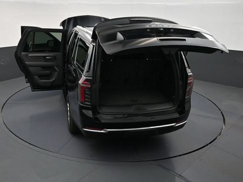 Used 2025 Chevrolet Tahoe LS RWD image 31
