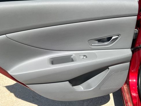 Used 2025 Hyundai Elantra Sport FWD image 21