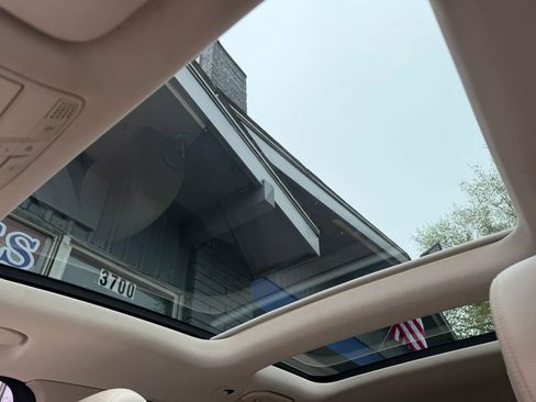 Used 2019 Mercedes-Benz GLC 300 4MATIC w/ Premium Package image 24