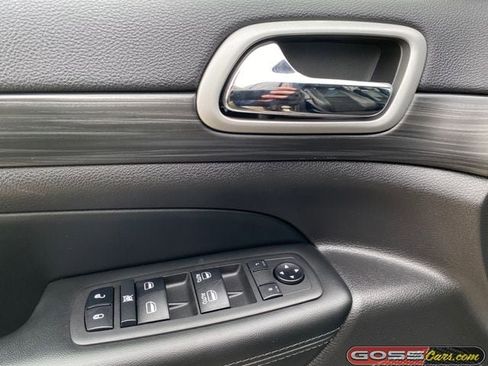 Used 2019 Jeep Grand Cherokee Altitude image 23