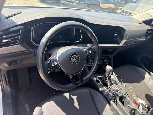 Used 2019 Volkswagen Jetta SEL w/ Cold Weather Package FWD image 10
