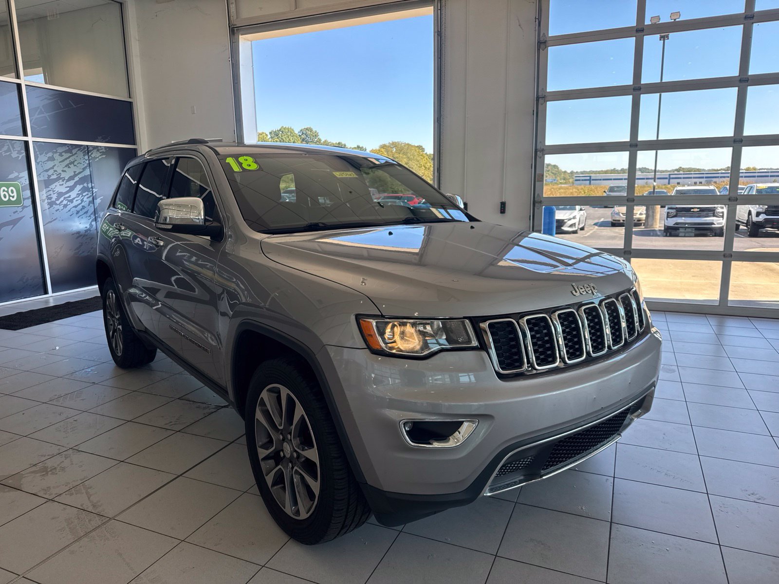 Used 2018 Jeep Grand Cherokee Limited w/ Trailer Tow Group IV AWD/4WD image 3