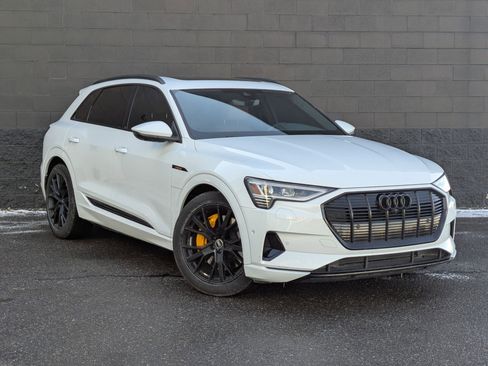 Certified 2023 Audi e-tron Premium Plus w/ Premium Plus Package image 3