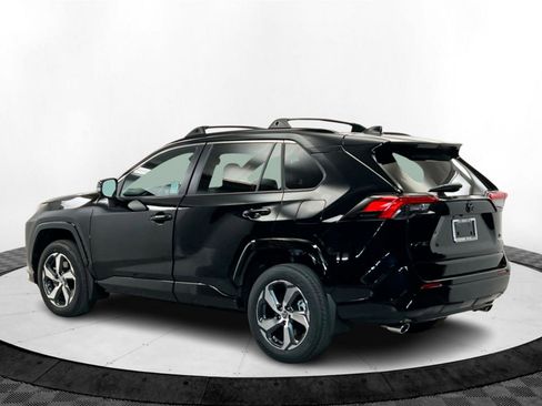 Used 2025 Toyota RAV4 SE image 3