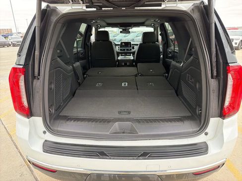Used 2023 GMC Yukon SLT w/ SLT Premium Package image 25