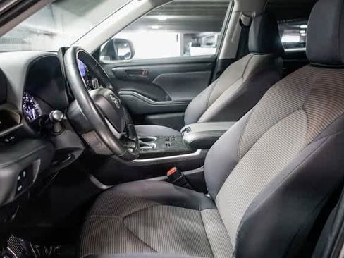 Certified 2023 Toyota Highlander LE image 17