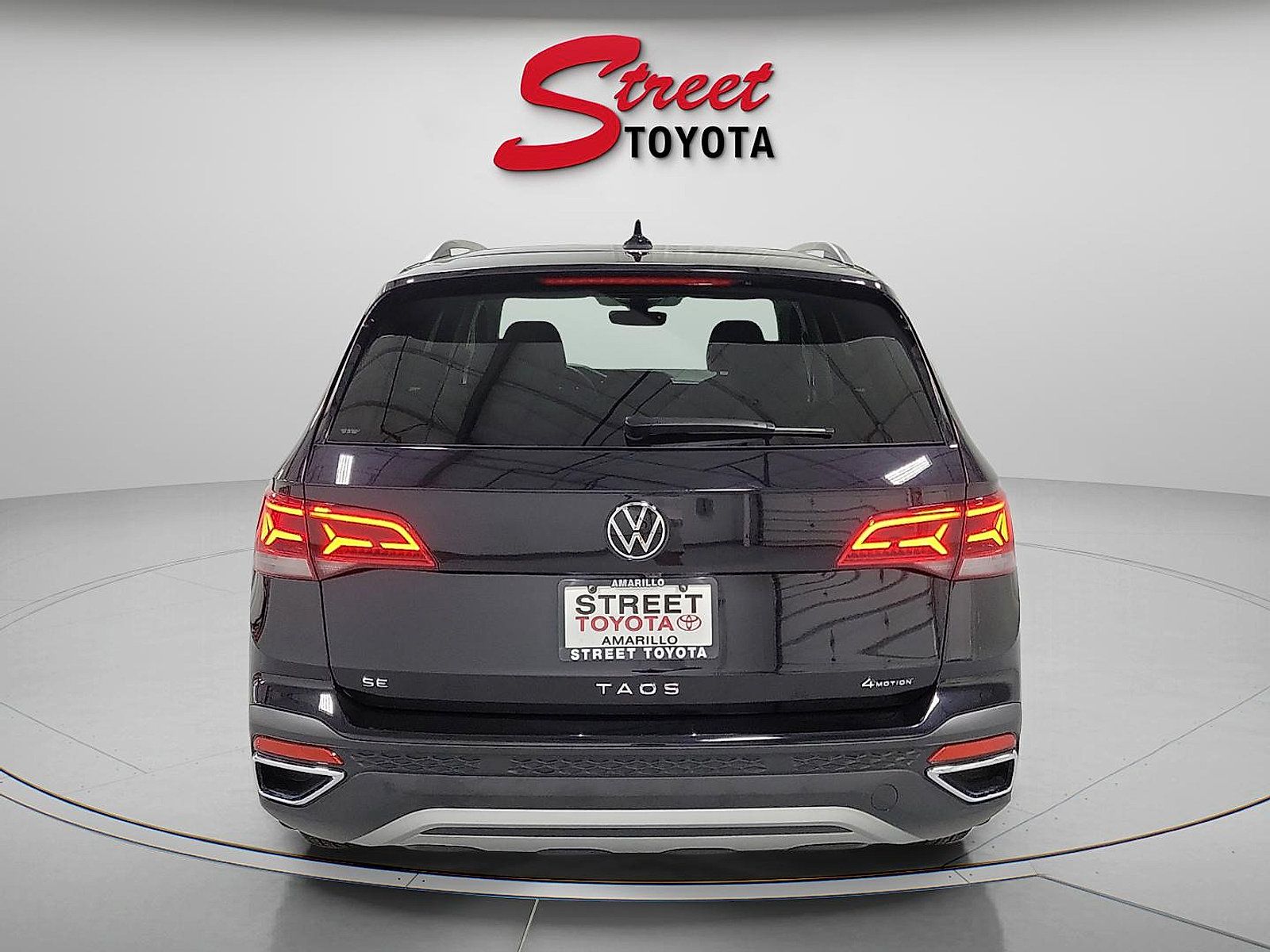 Used 2024 Volkswagen Taos SE AWD/4WD image 3