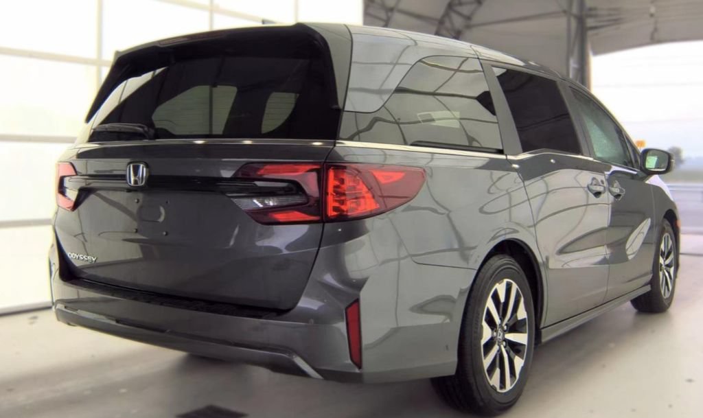Used 2025 Honda Odyssey EX-L image 3