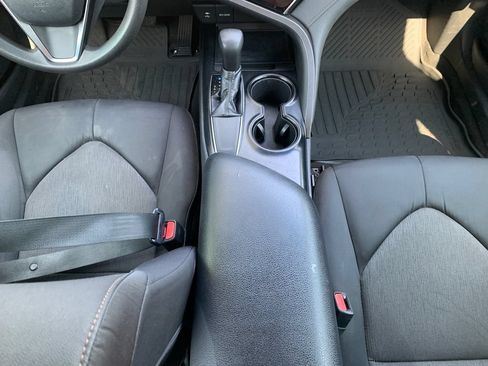 Used 2018 Toyota Camry LE w/ Convenience Package FWD image 18