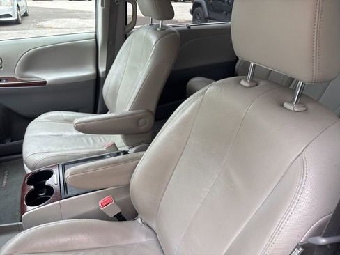 Used 2013 Toyota Sienna XLE FWD image 16