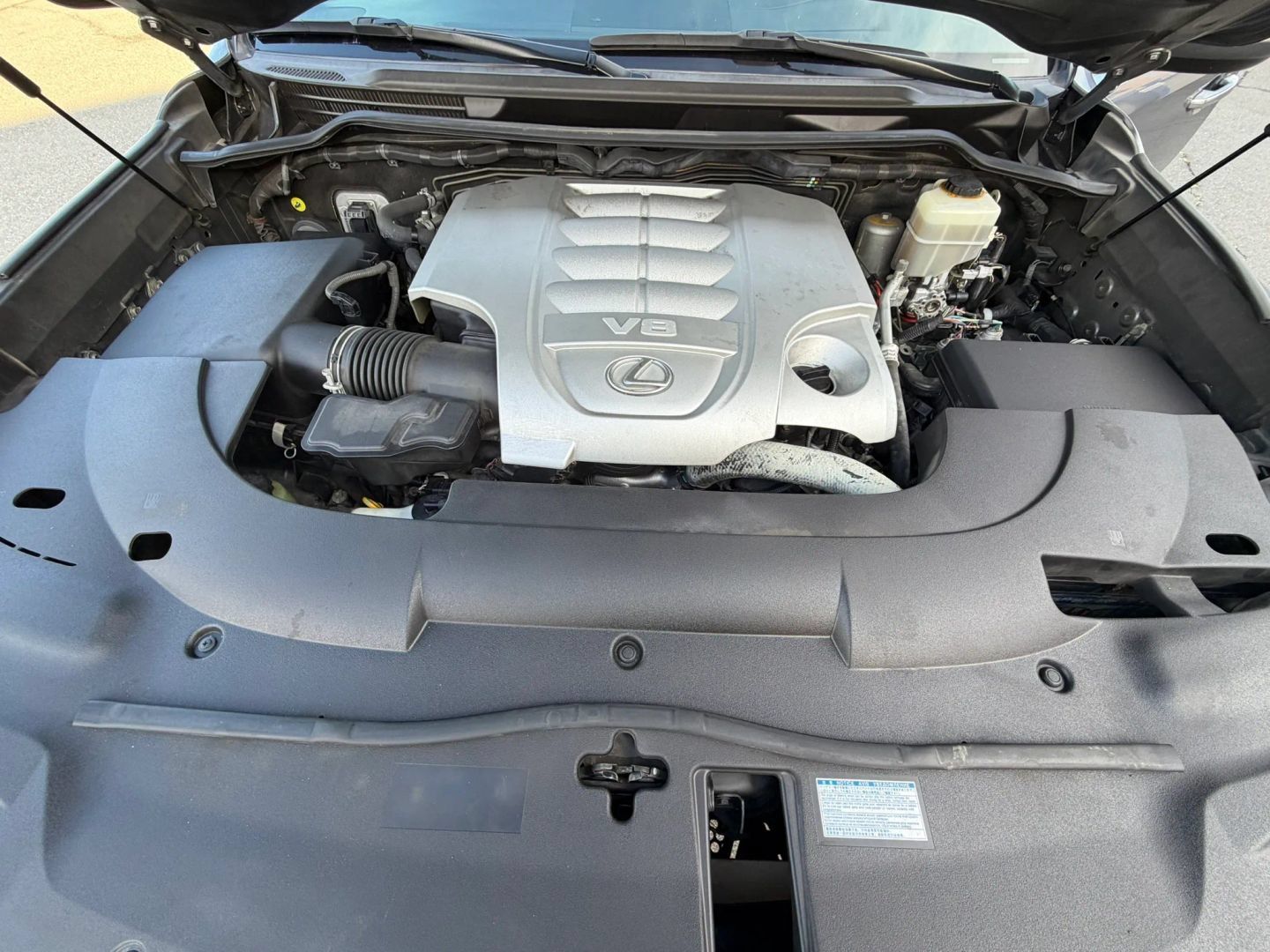 Used 2016 Lexus LX 570 4WD w/ Luxury Package image 40