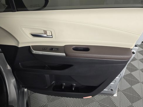 Used 2024 Toyota Sienna Platinum image 22