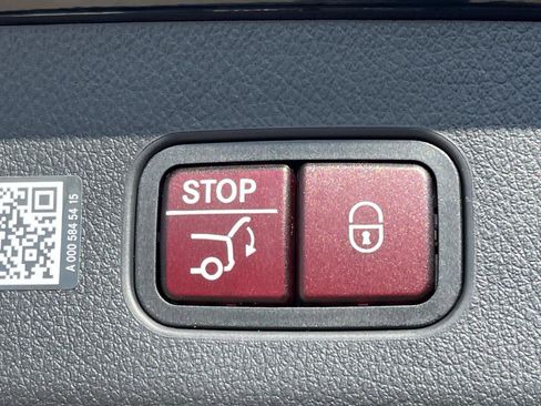 Used 2026 Mercedes-Benz GLC 300 4MATIC image 11