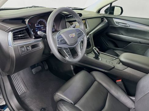 Used 2017 Cadillac XT5 Premium Luxury w/ Advanced Security Package FWD image 9