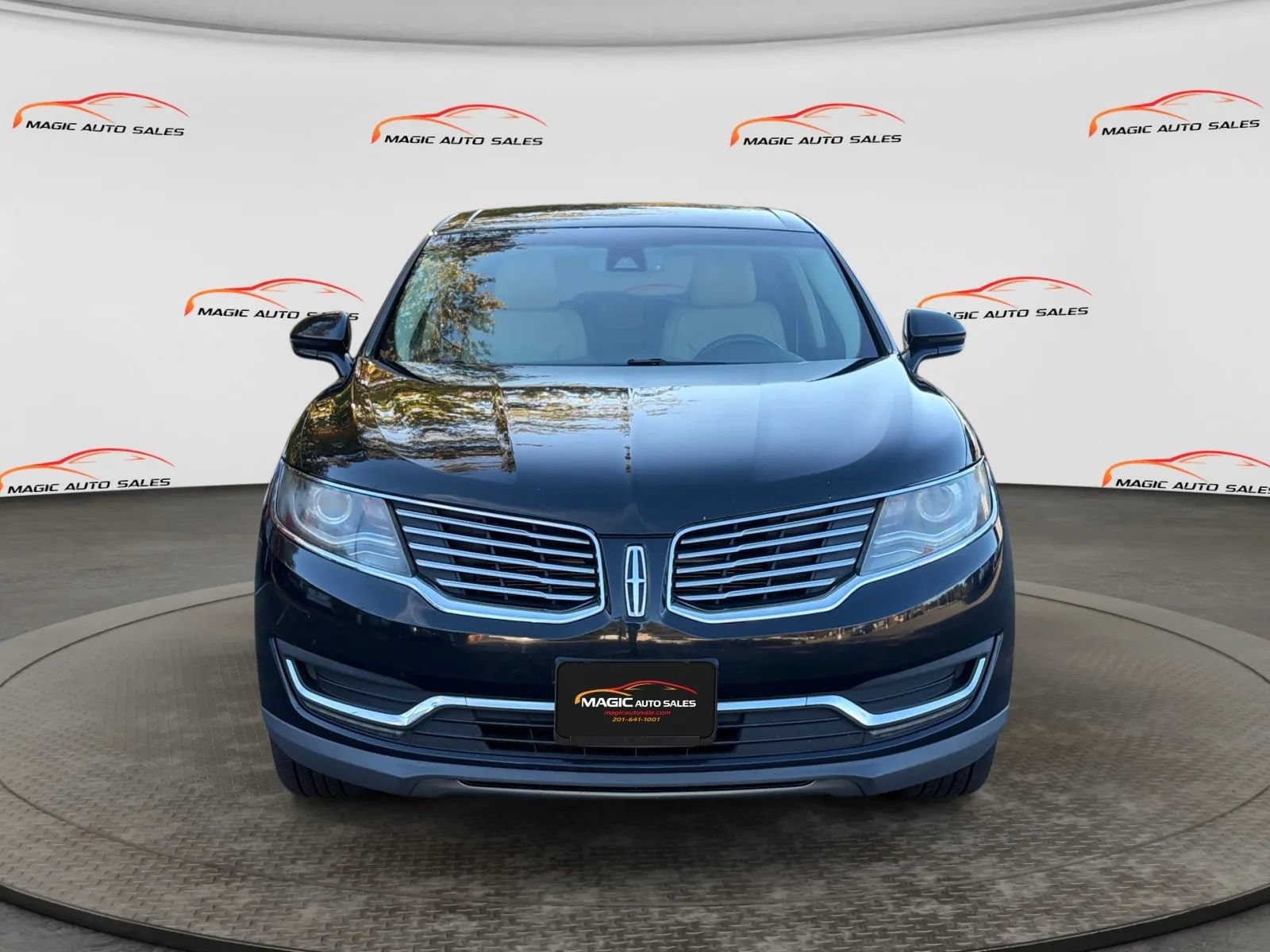 Used 2017 Lincoln MKX Select w/ Select Plus Package AWD/4WD image 3